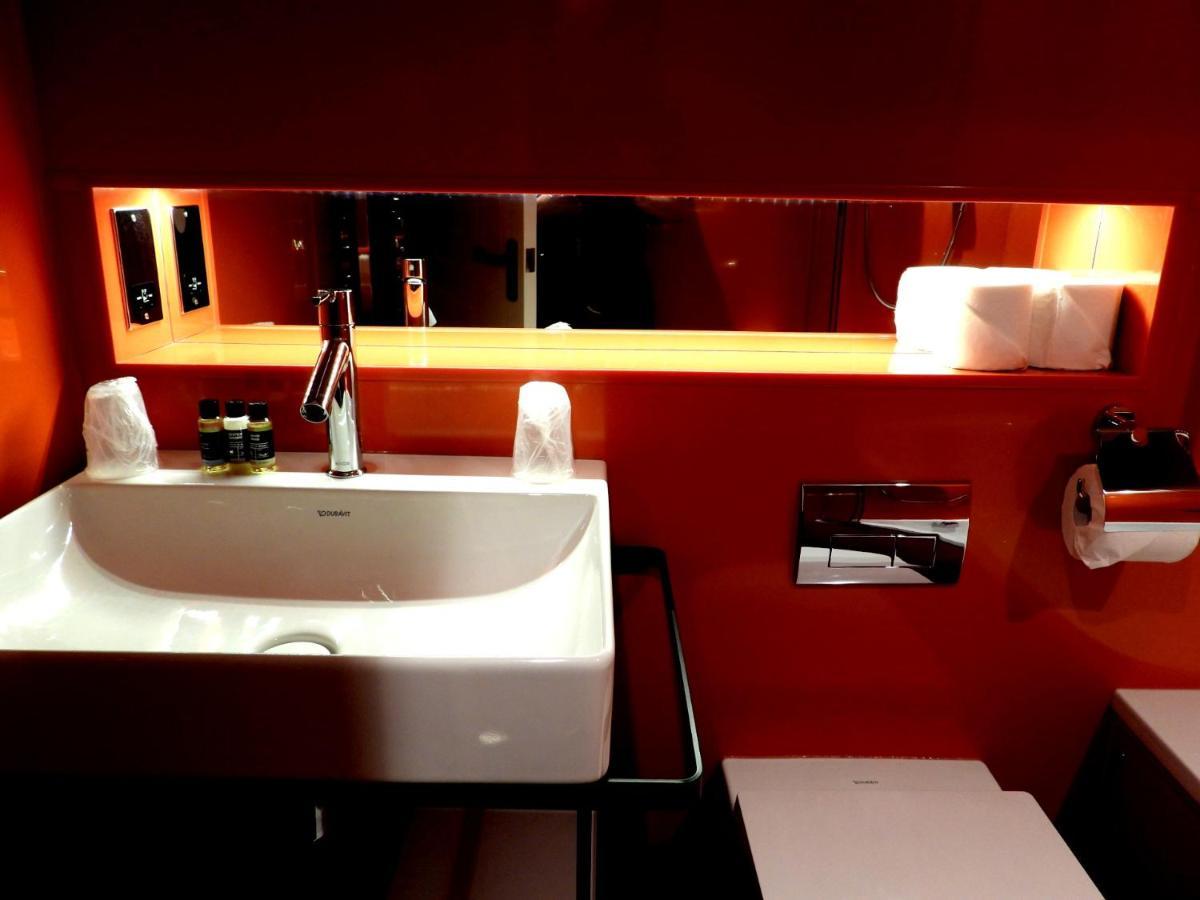 The Lion Hotel Welshpool Bagian luar foto