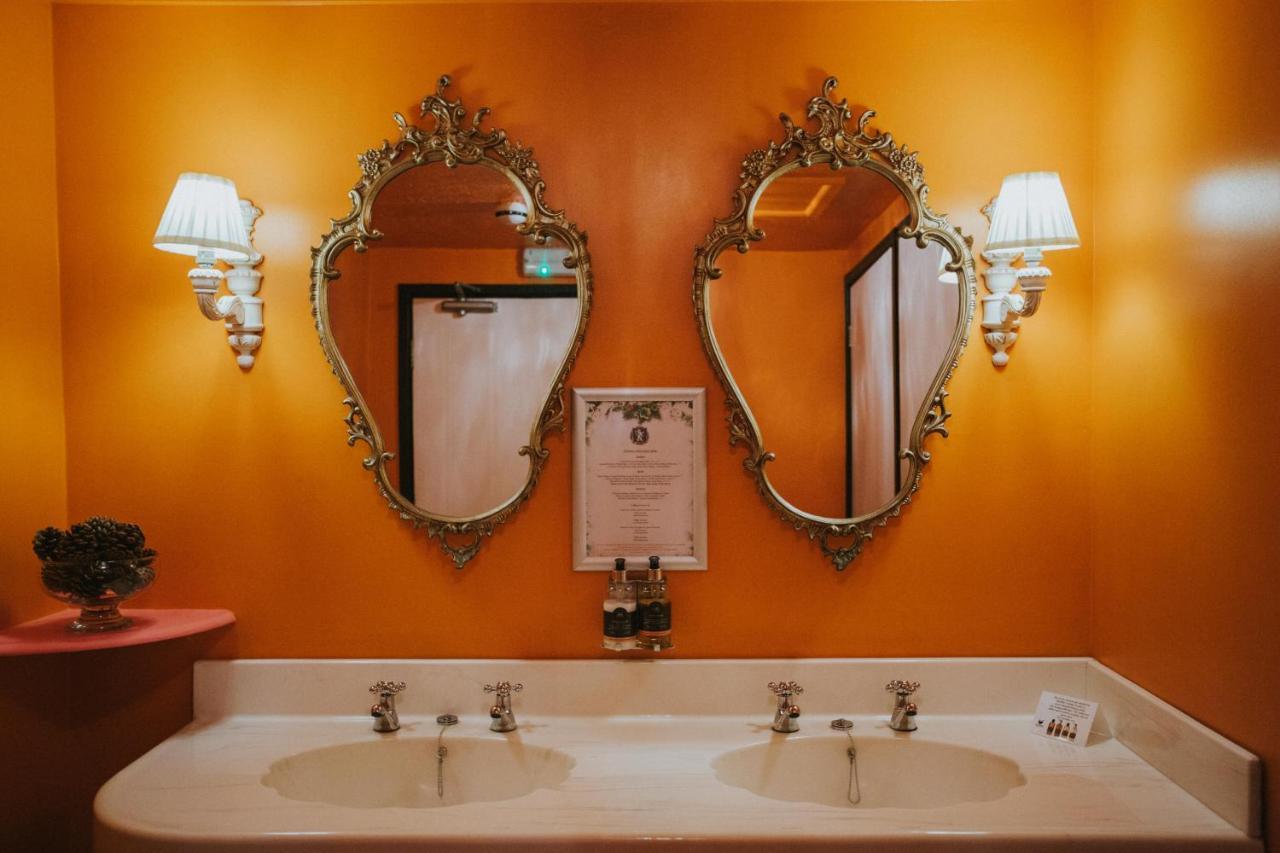 The Lion Hotel Welshpool Bagian luar foto